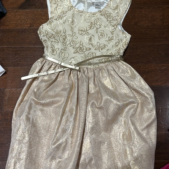 Emily west pretty dress!! - Picture 2 of 3